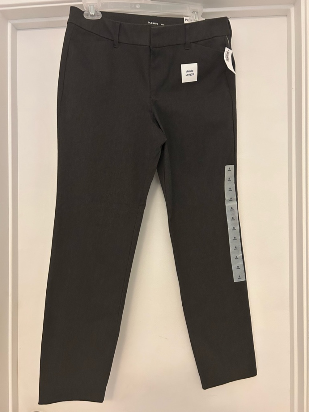 Old Navy Gray Pixie Ankle-Length Pants NWT size 8.